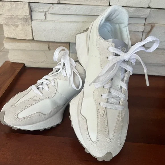 New Balance 327 - Picture 2 of 4